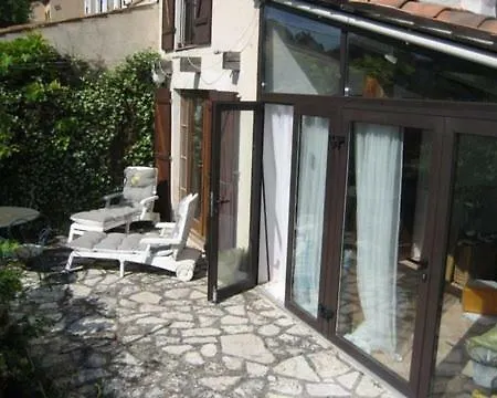 Les Amandiers Валлорис